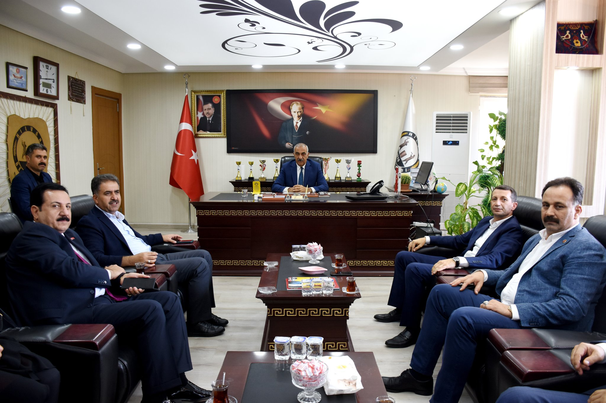 Vekil Fırat'dan Hilvan Belediyesine ziyaret