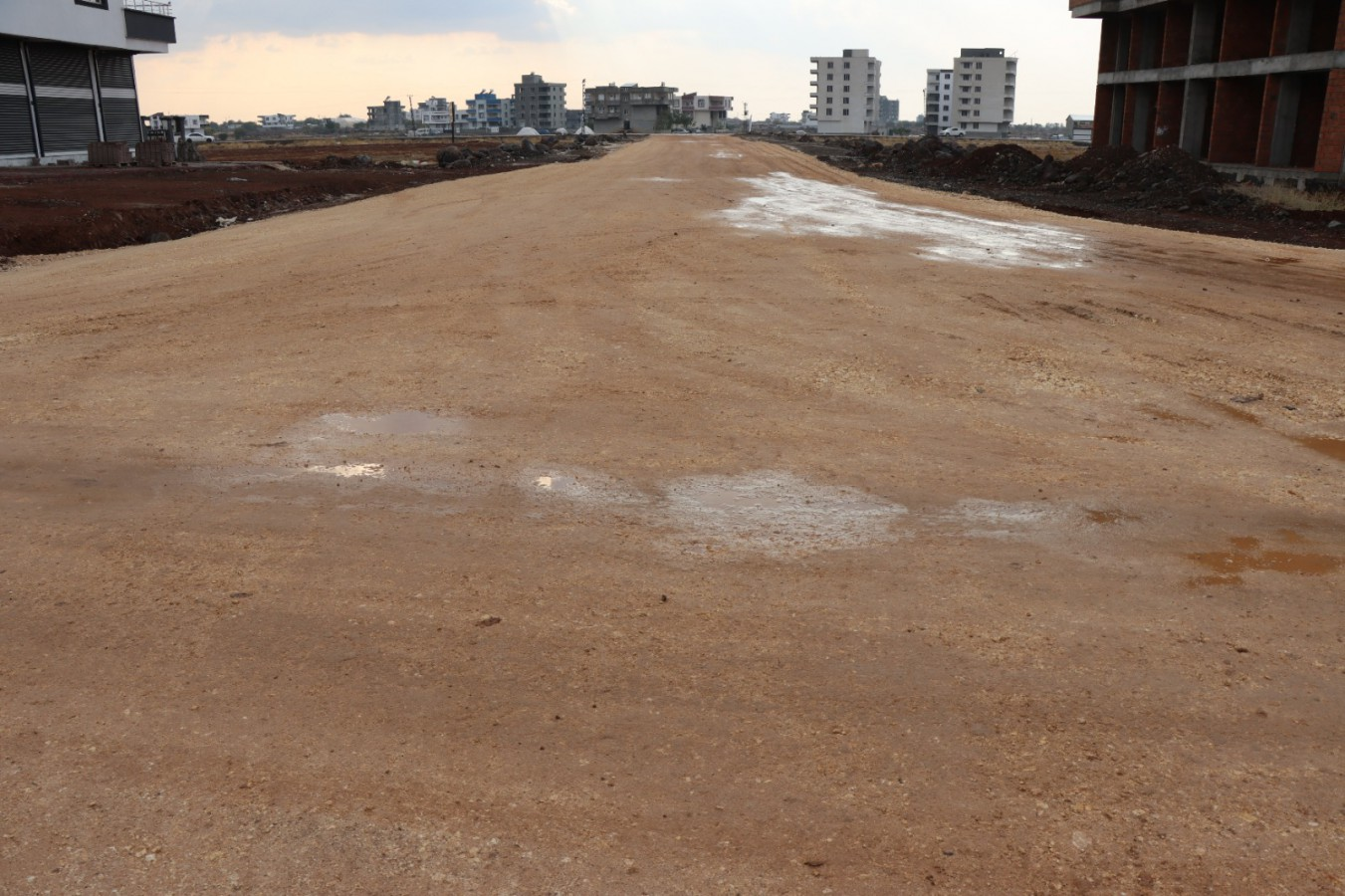 Büyükşehir’den Siverek’te yol çalışması