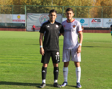 İkiz kardeşler birbirine rakip oldu