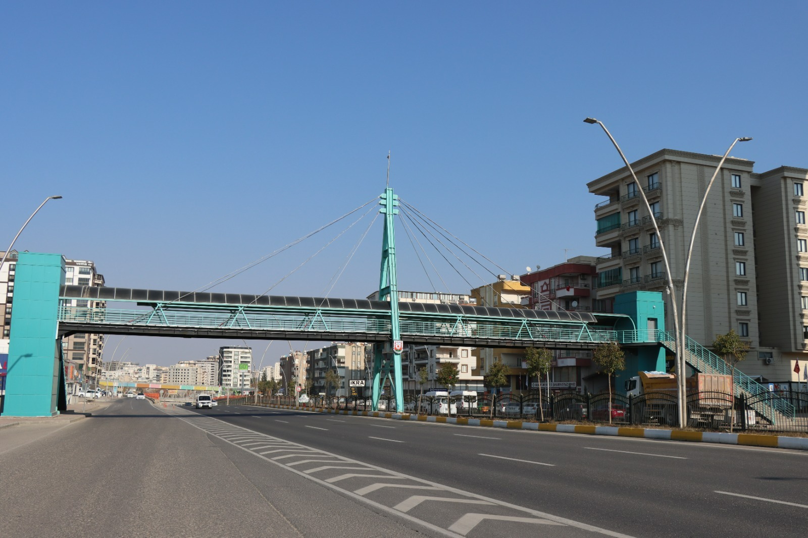 Büyükşehir'den modern üst geçitler