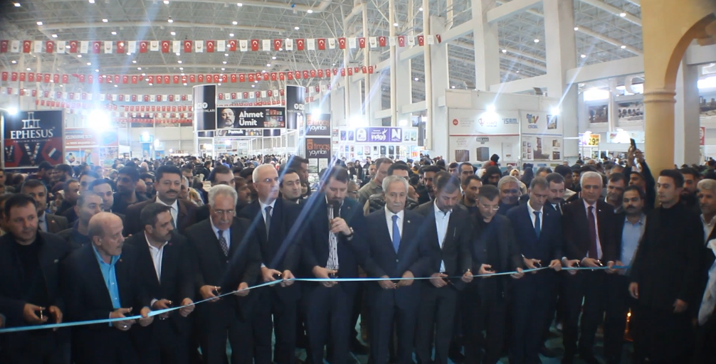 Vatandaşlardan kitap fuarına yoğun ilgi