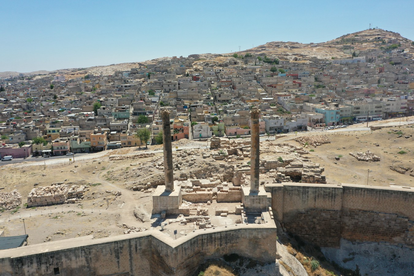 Tarihi Urfa kalesine yapılacak ziyaretler için yürüyüş yolu yapıldı