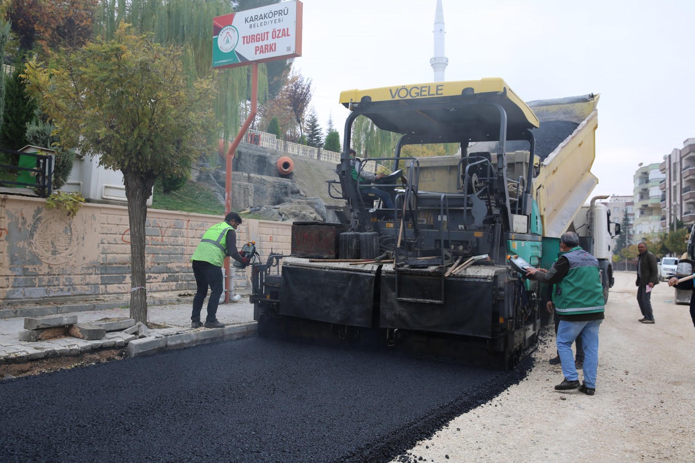 Karaköprü ilçesinde yeni asfalt yollar hizmete sunuluyor