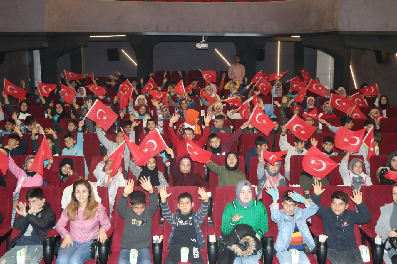 180 bin öğrenci sinema ile buluştu