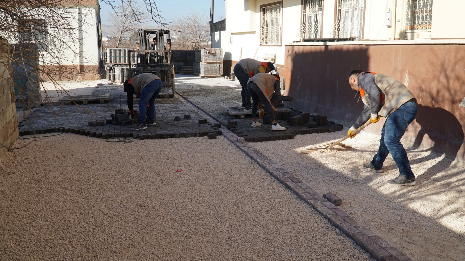 Haliliye Belediyesi üstyapı çalışmalarını sürdürüyor