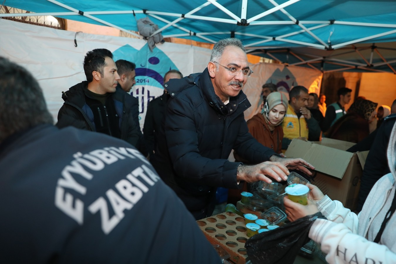 Eyyübiye Belediyesi'nden Şanlıurfalılara kandil lokması ve şerbet ikramı