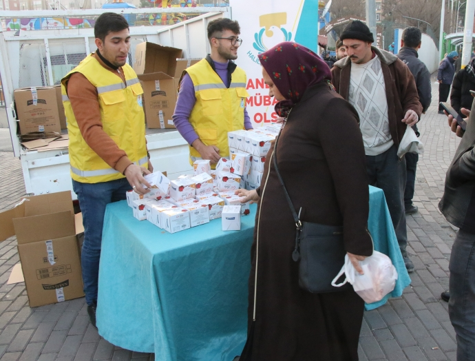 Haliliye Belediyesi'nden vatandaşlara kandil simidi ikramı