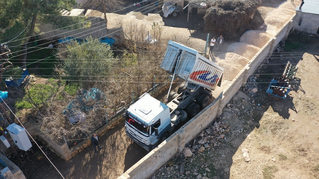 Harran kırsalında asfalt seferberliği devam ediyor