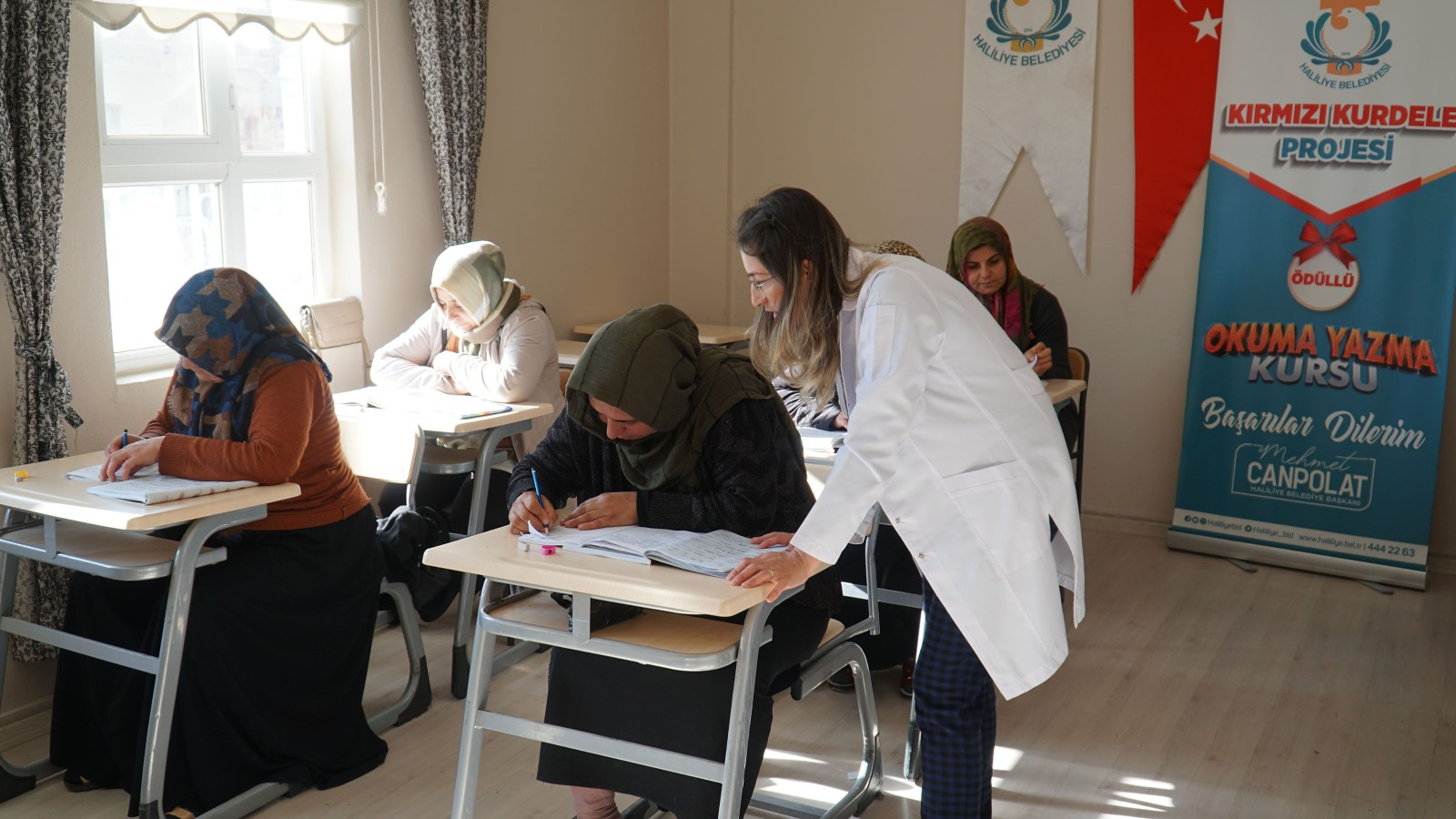Haliliye Belediyesi ile kadınlar okuma yazma öğreniyor