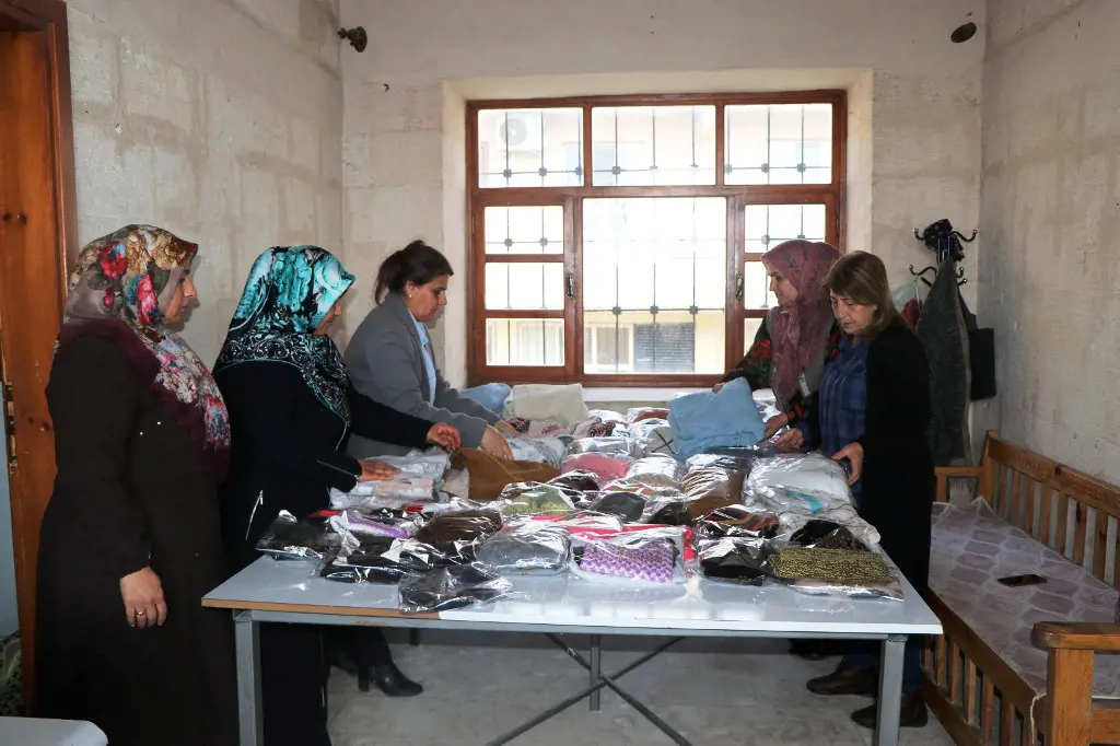 Viranşehir Belediyesi'nden depremzedelere destek sürüyor