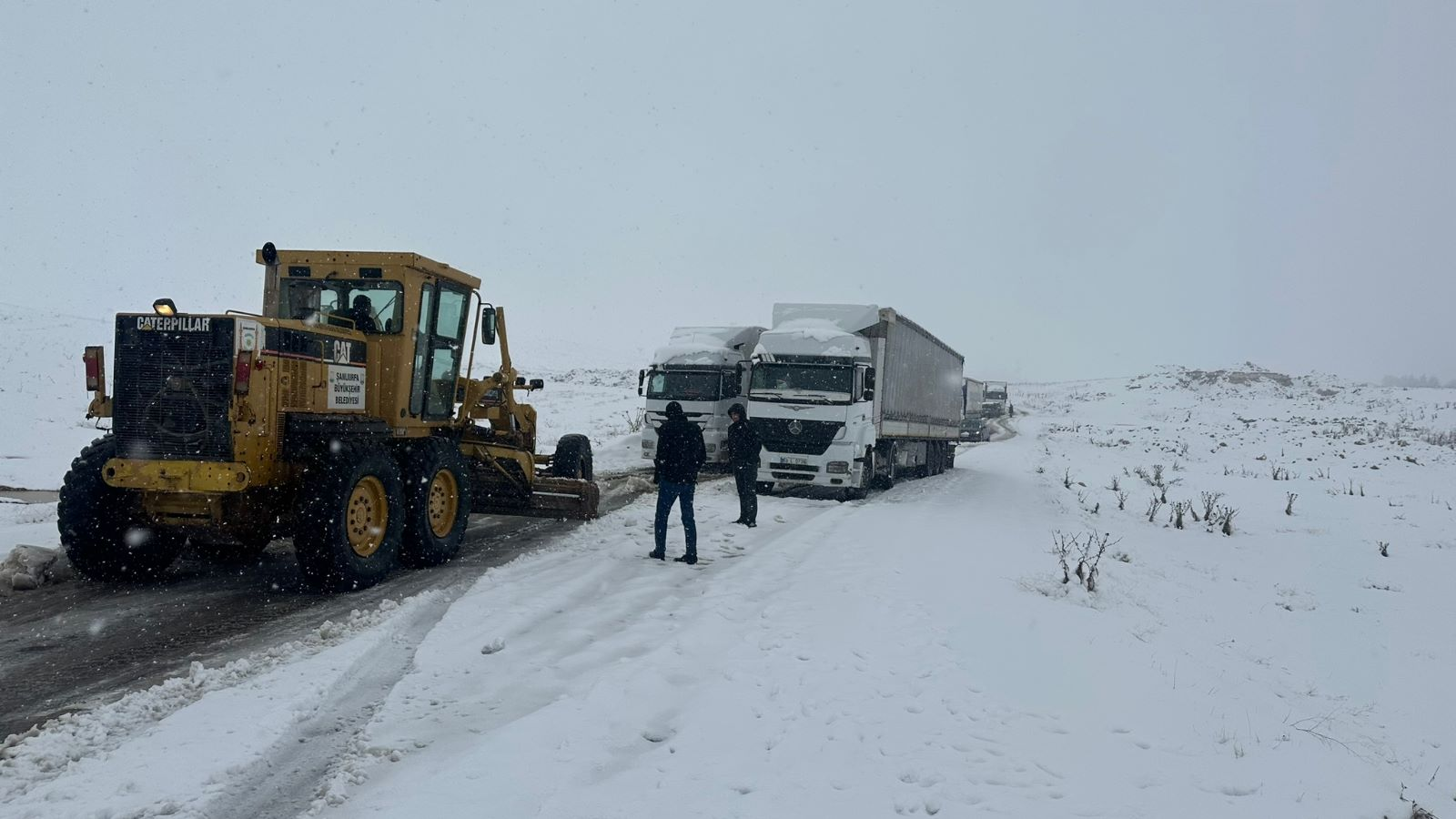 Büyükşehir'in karla mücadelesi gece boyu sürdü