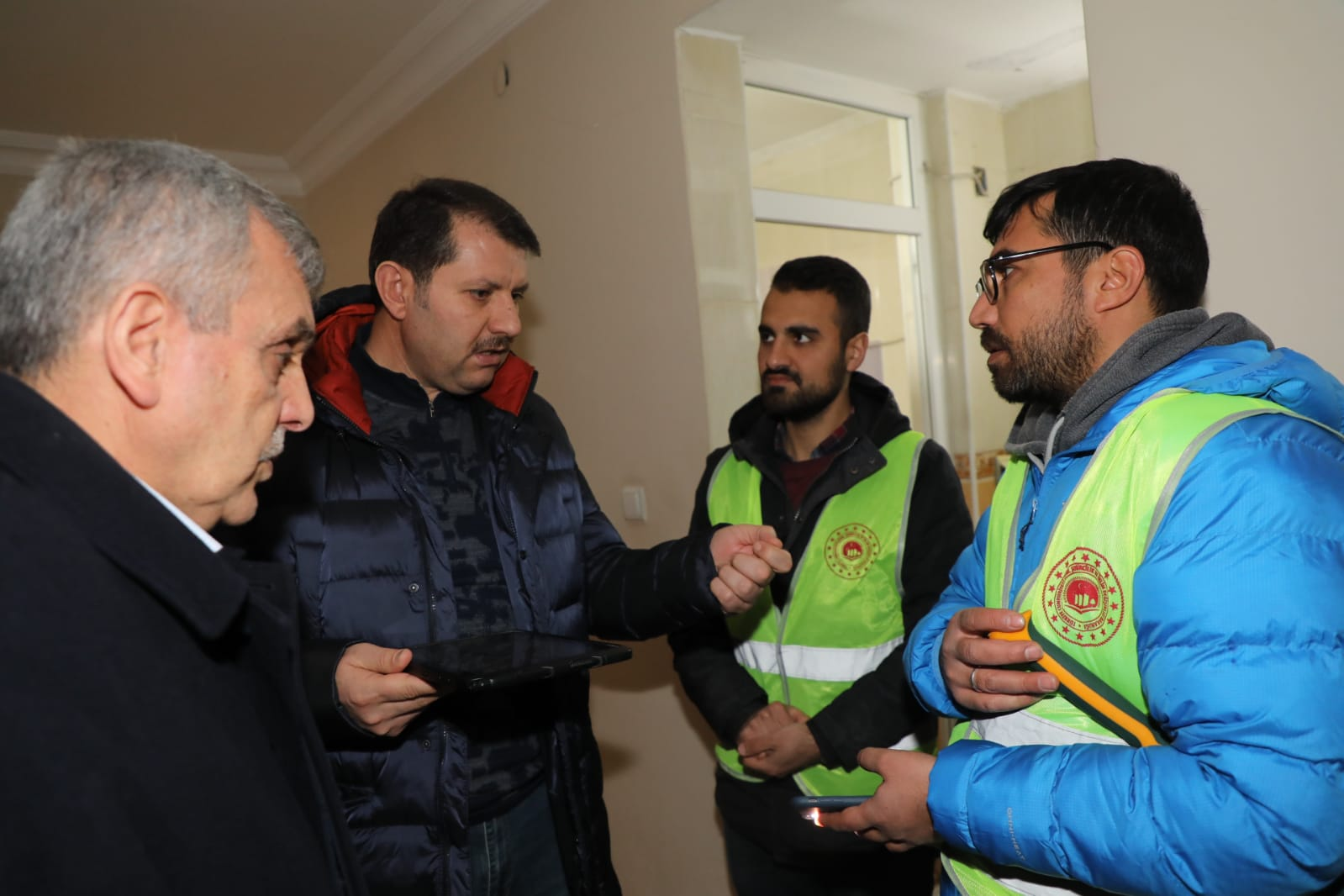 Vali Ayhan’dan önemli uyarı! Fırsatçılara karşı dikkatli olun