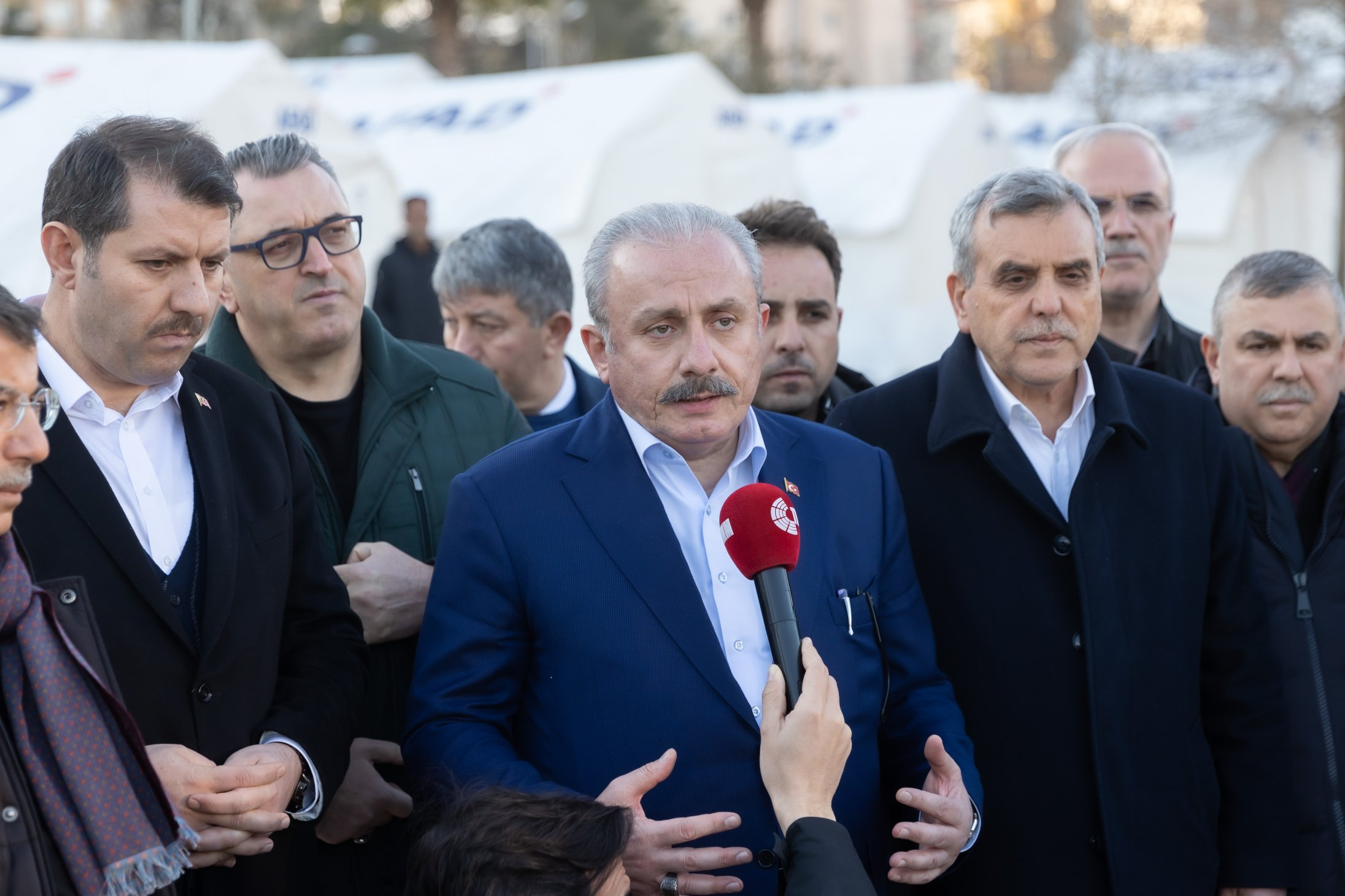 Başkan Şentop, Urfa'da depremzedeleri ziyaret etti