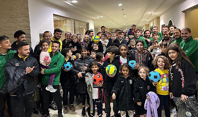ŞanlıurfaSpor oyuncuları çocuklarla zaman geçirdi