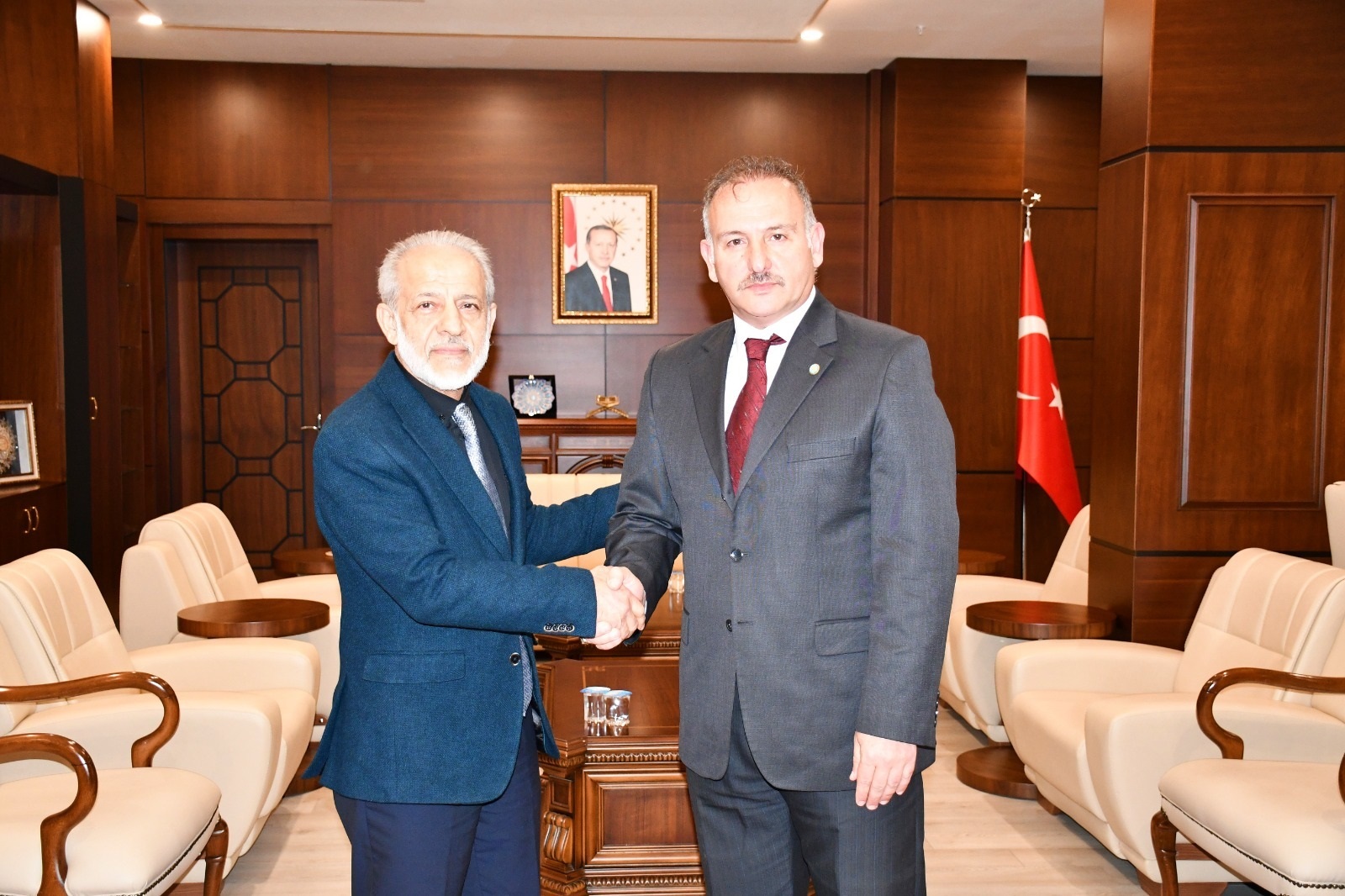 Prof. Dr. Güllüoğlu görevi devraldı