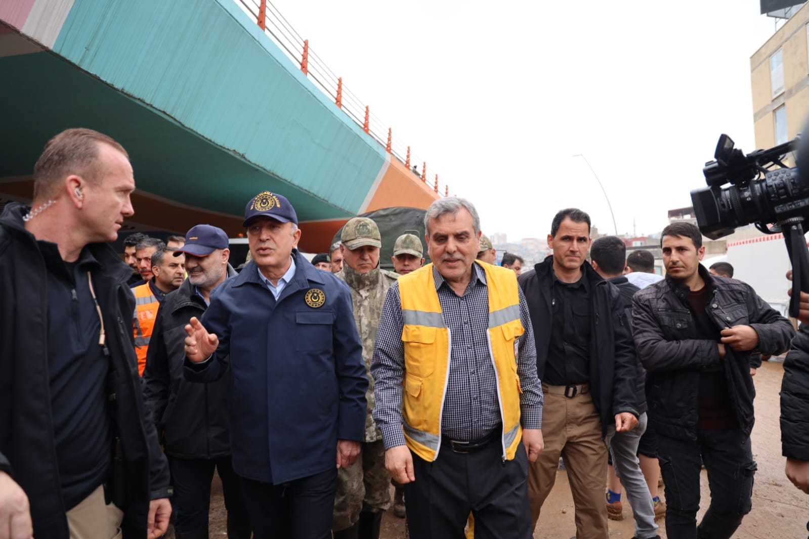 Bakan Akar Şanlıurfa'da incelemelerde bulundu