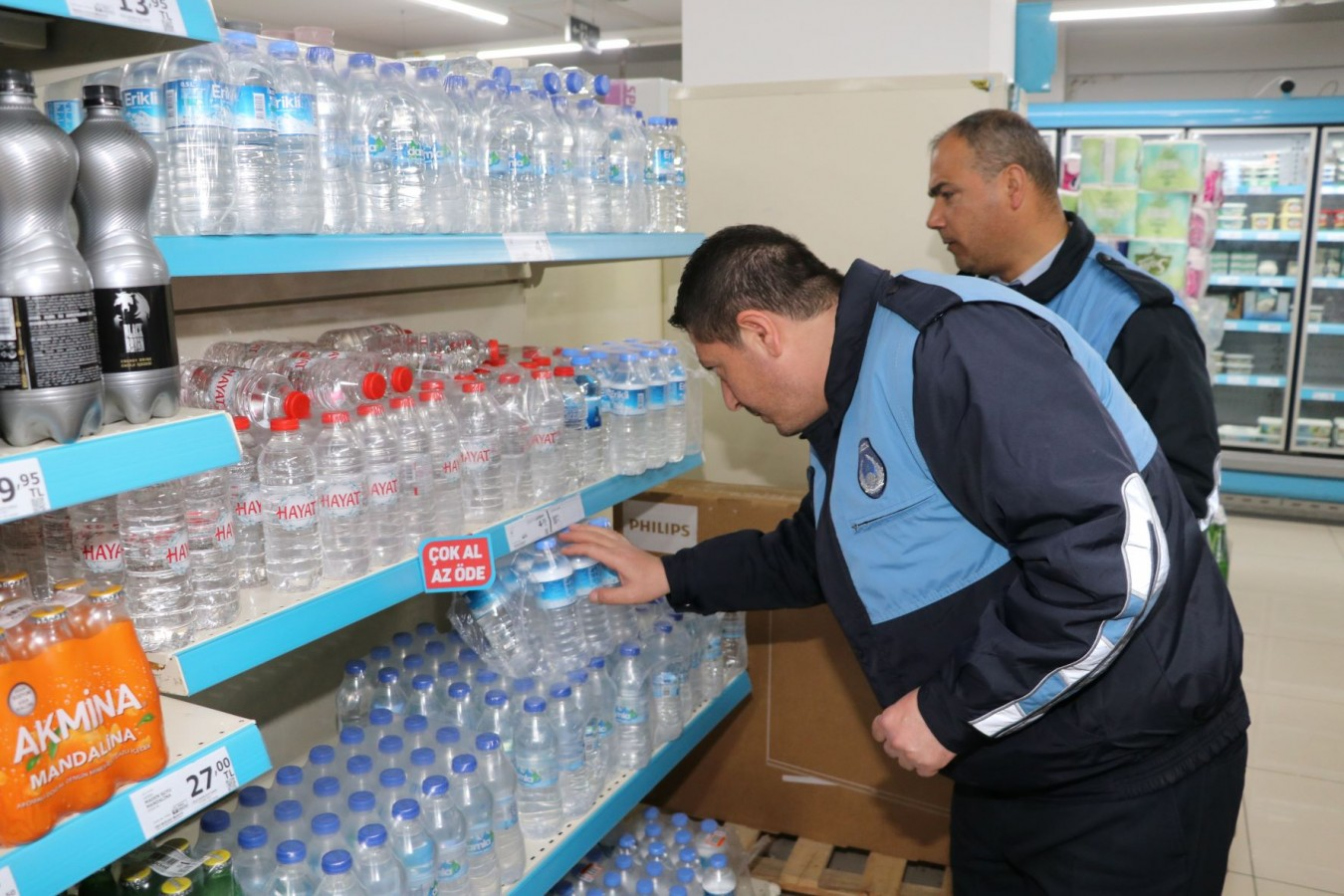 Karaköprü'de zabıta marketlerde fiyatları denetledi