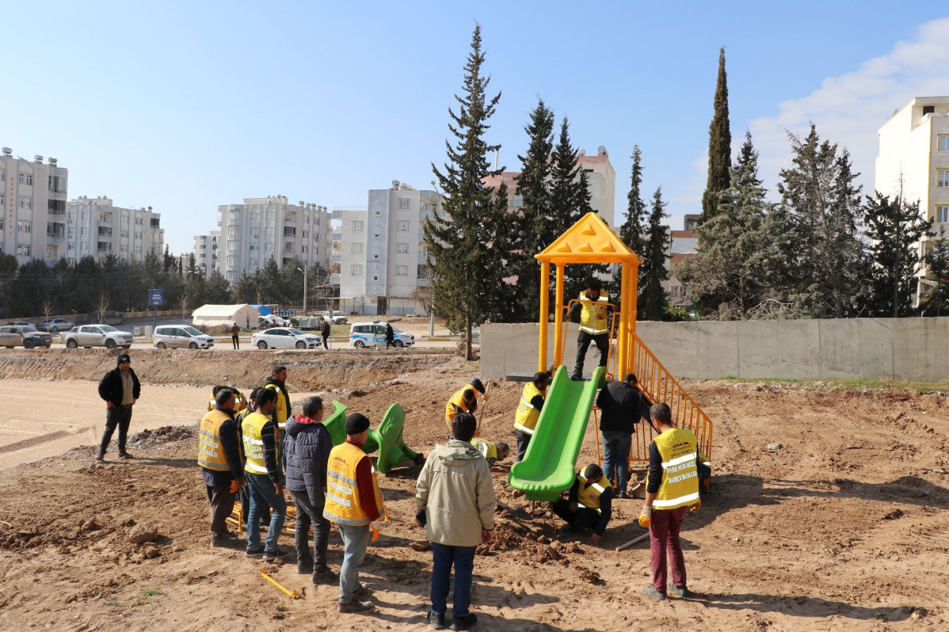 Büyükşehir Belediyesi Adıyaman'da yaraları sarmaya devam ediyor