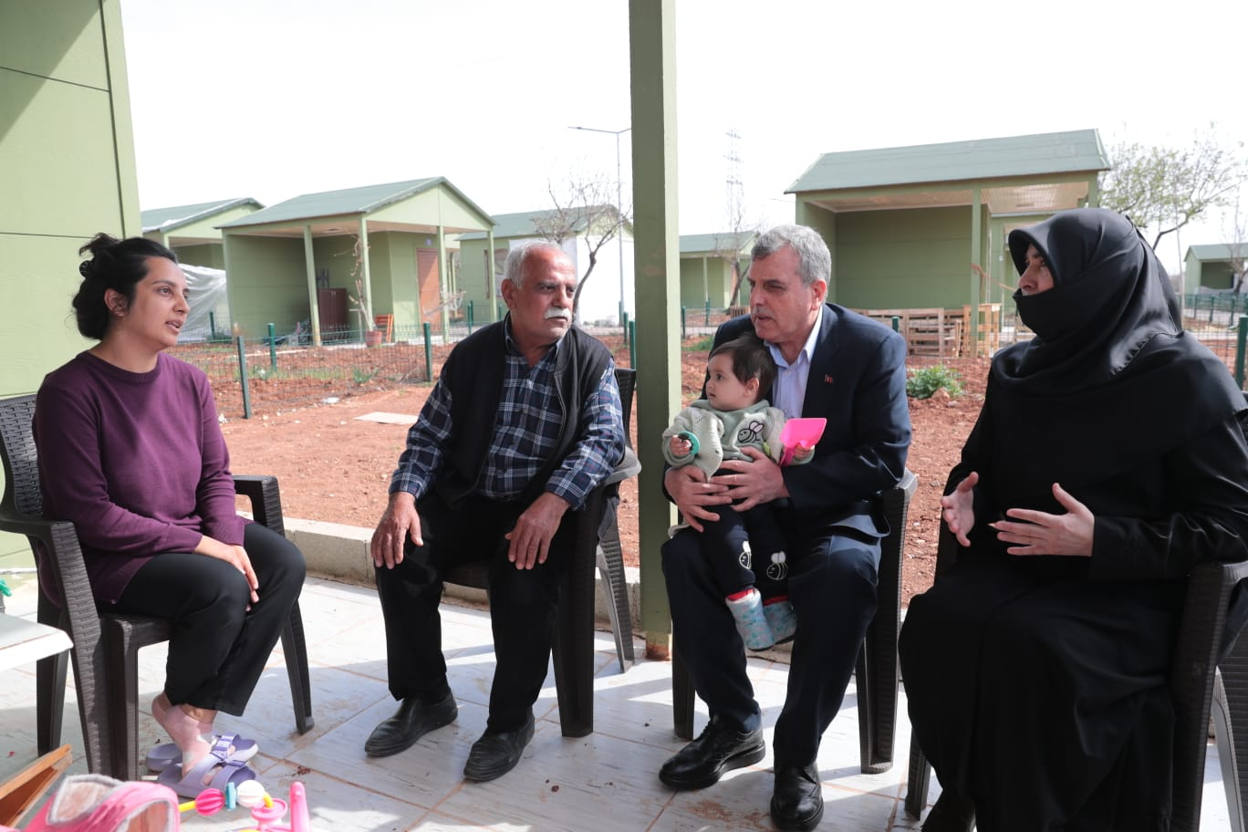 Başkan Beyazgül, Şanlıurfa'da olan depremzede kadınların günlerini tebrik etti