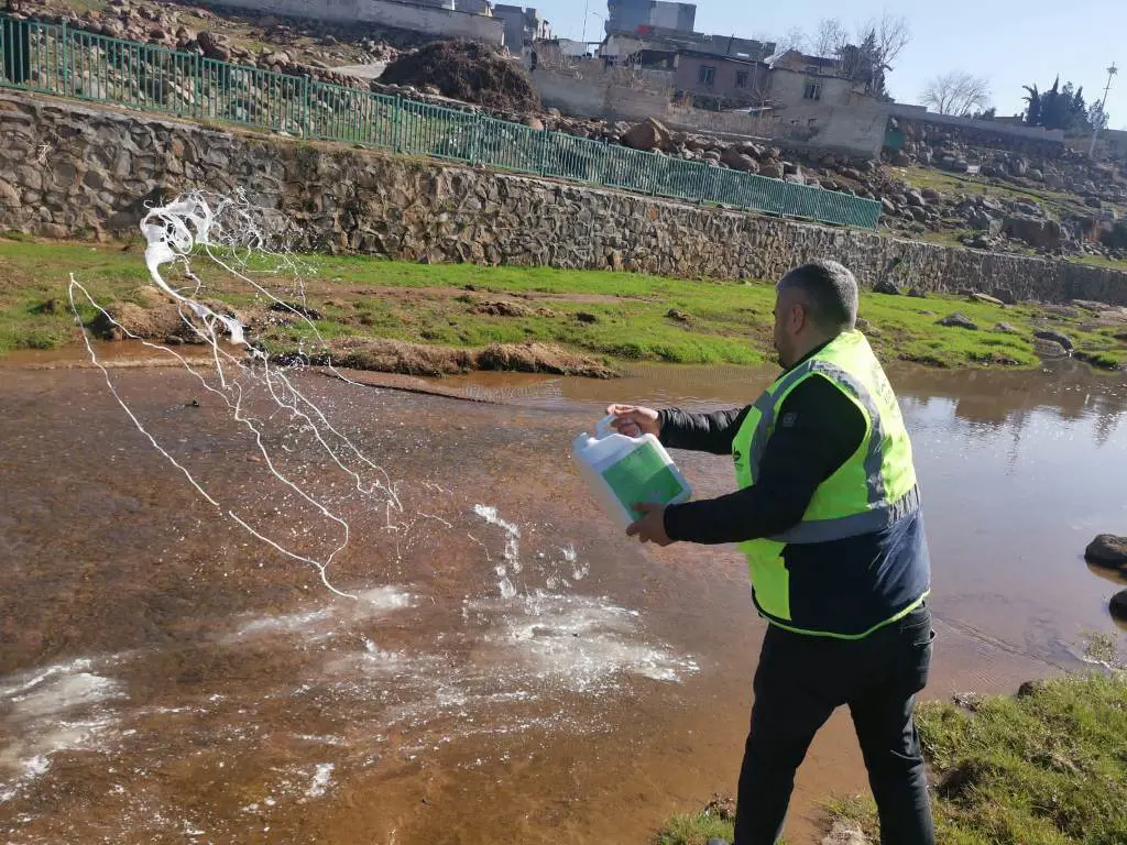 Viranşehir Belediyesinden larva ilaçlama çalışması