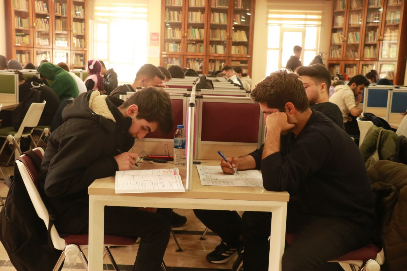 Büyükşehir'den depremzede öğrencilere destek