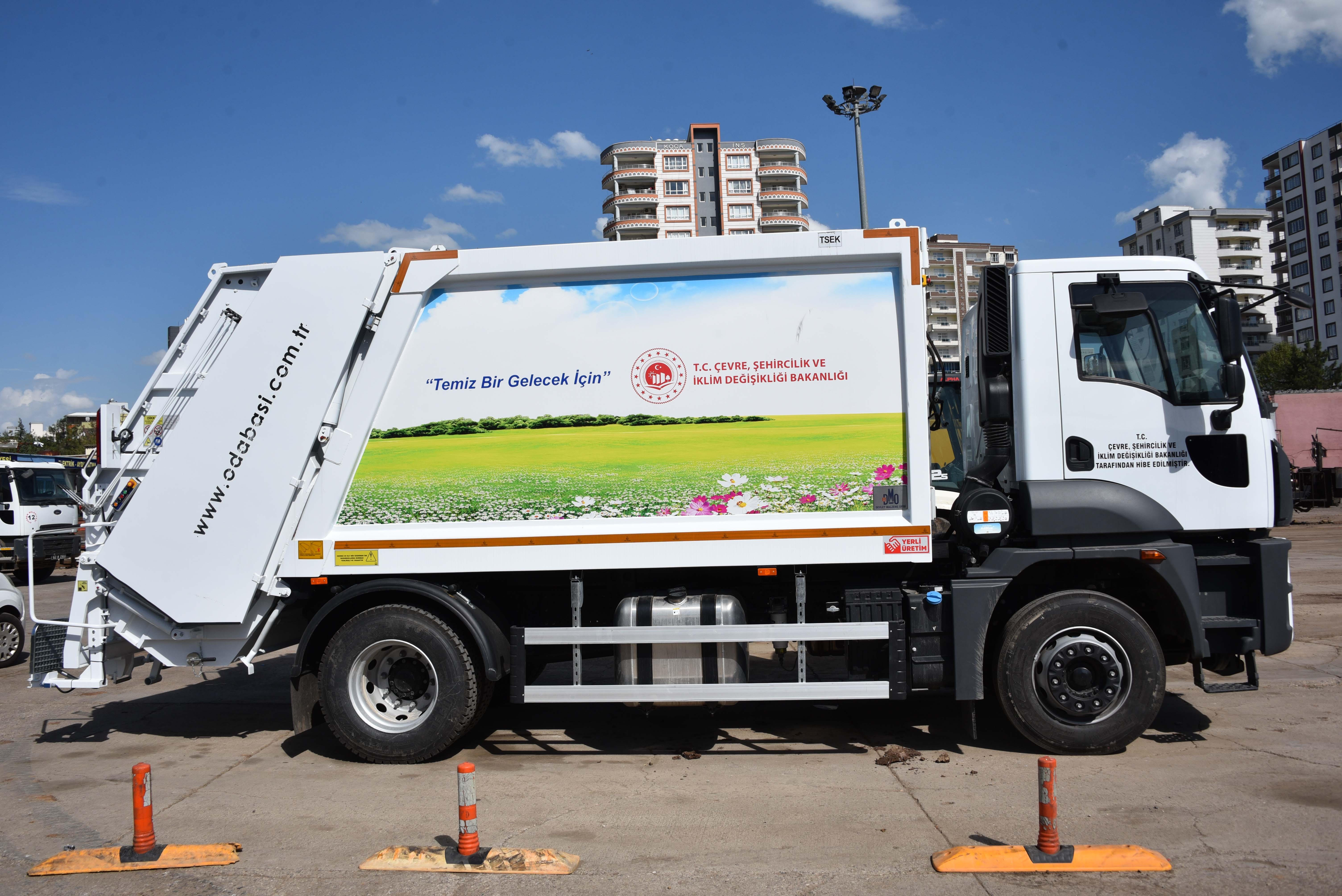 Siverek Belediyesi araç filosunu güçlendirmeye devam ediyor