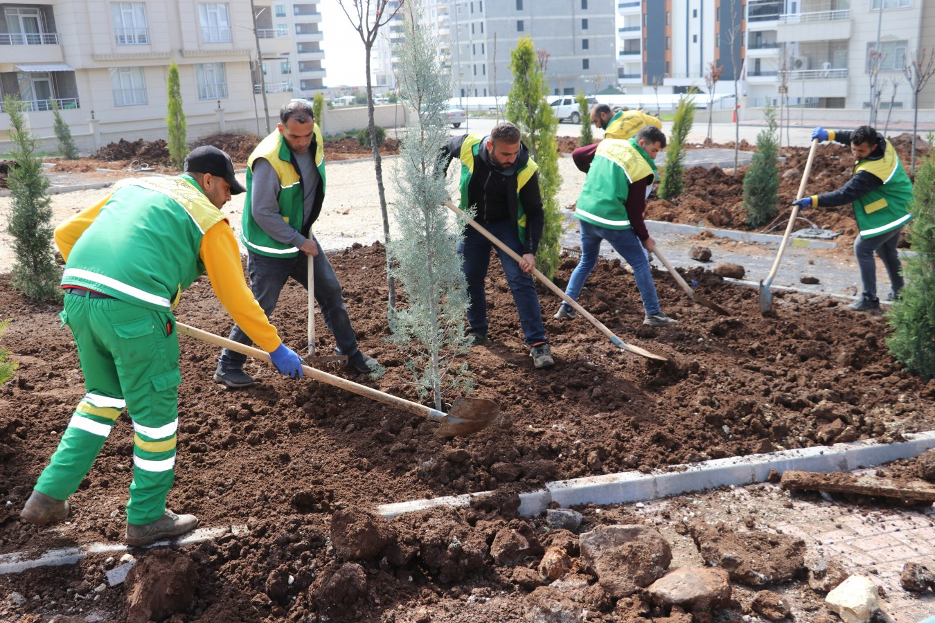 Karaköprü'de yeni parklar yaza hazırlanıyor