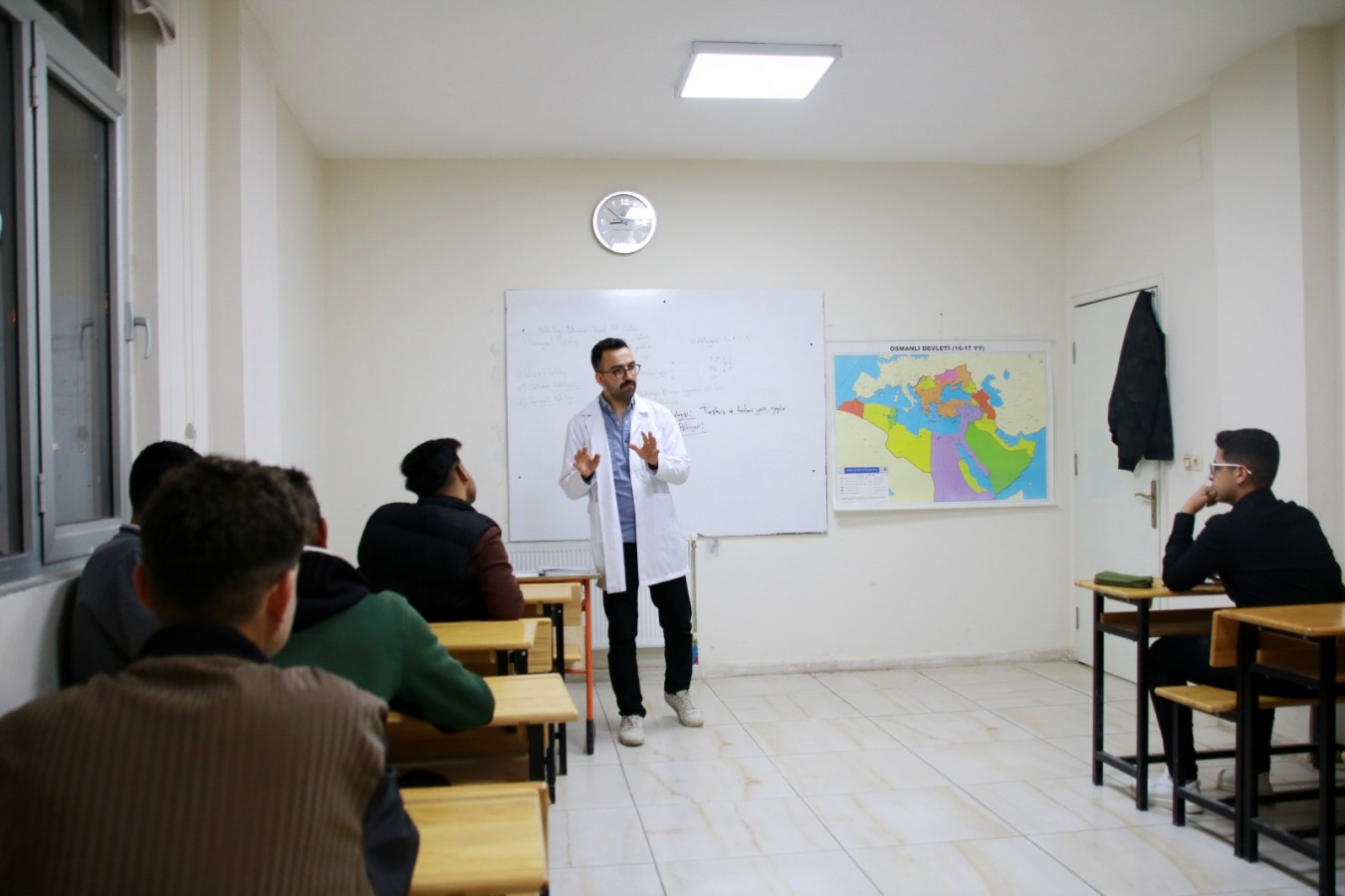 Akçakale Belediyesi depremzede gençler umut oldu