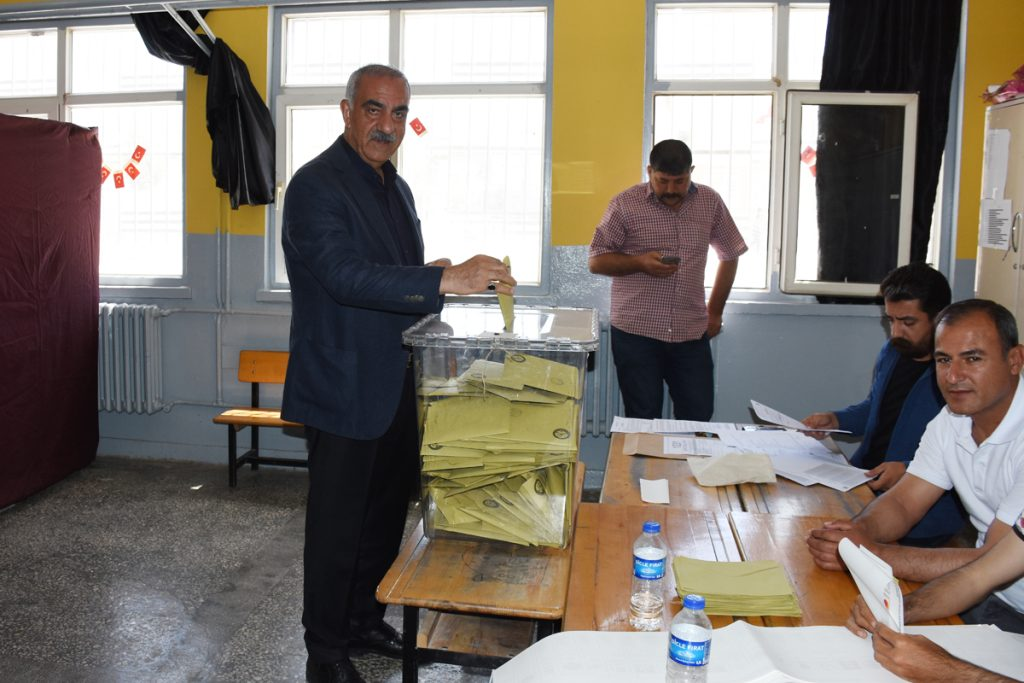 Başkan Bayık, oyunu kullandı