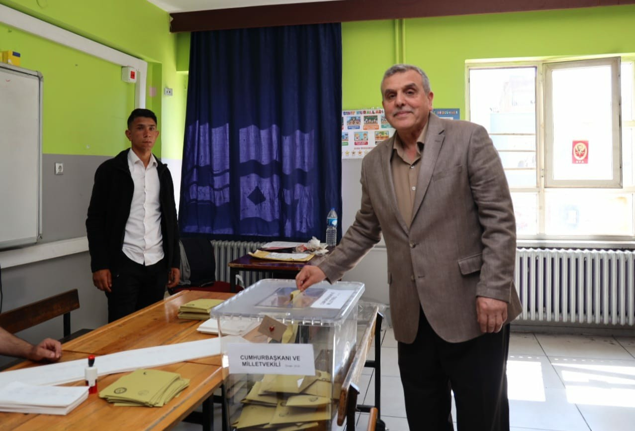 Başkan Beyazgül, Rasime Polat'da oyunu kullandı