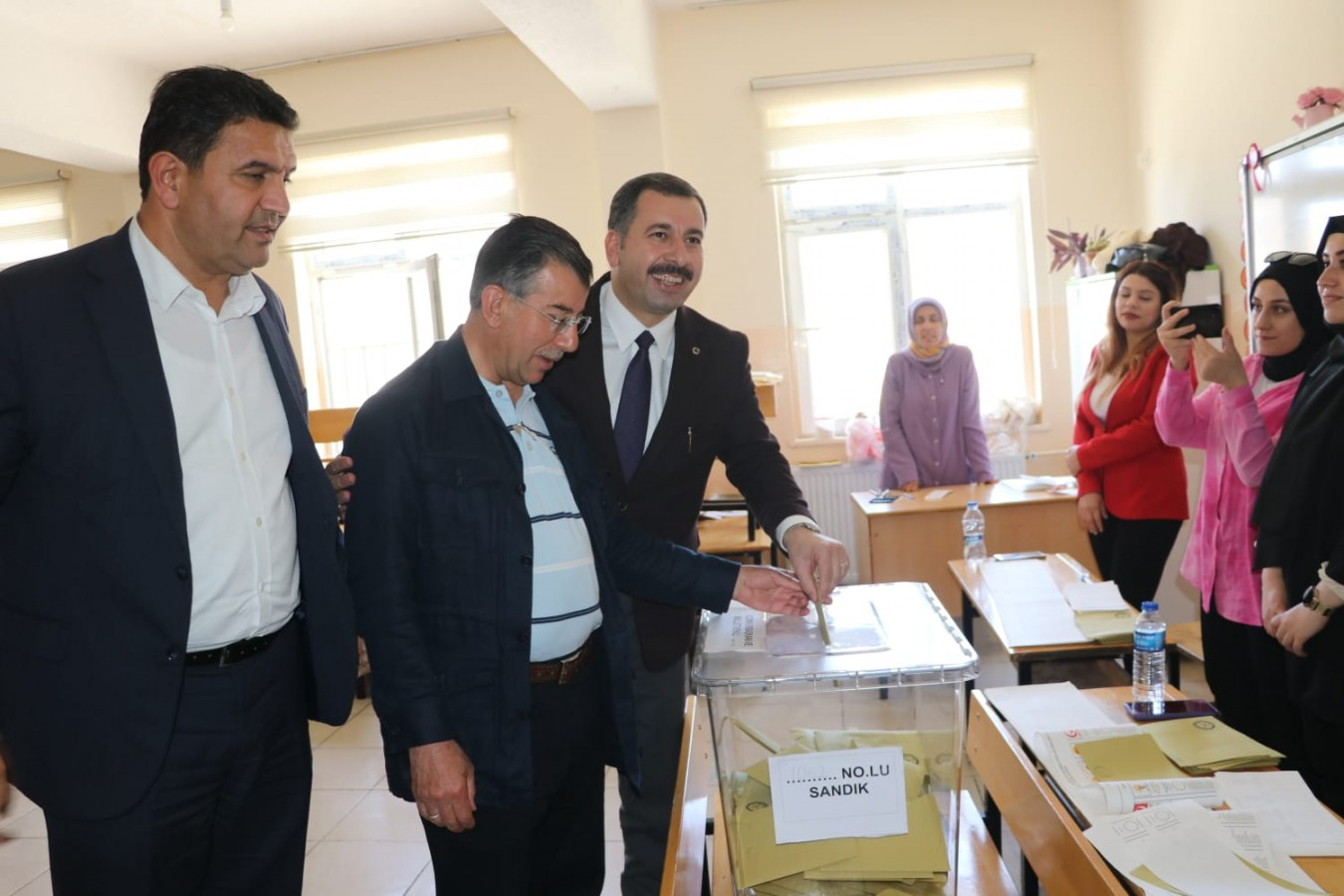 Başkan Baydilli, Narlı ilk okulu'ndan oyunu kullandı