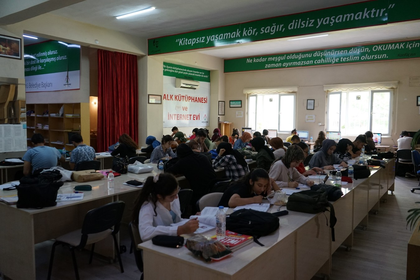 Karaköprülü gençler zamanlarını okuma evlerinde geçiyor