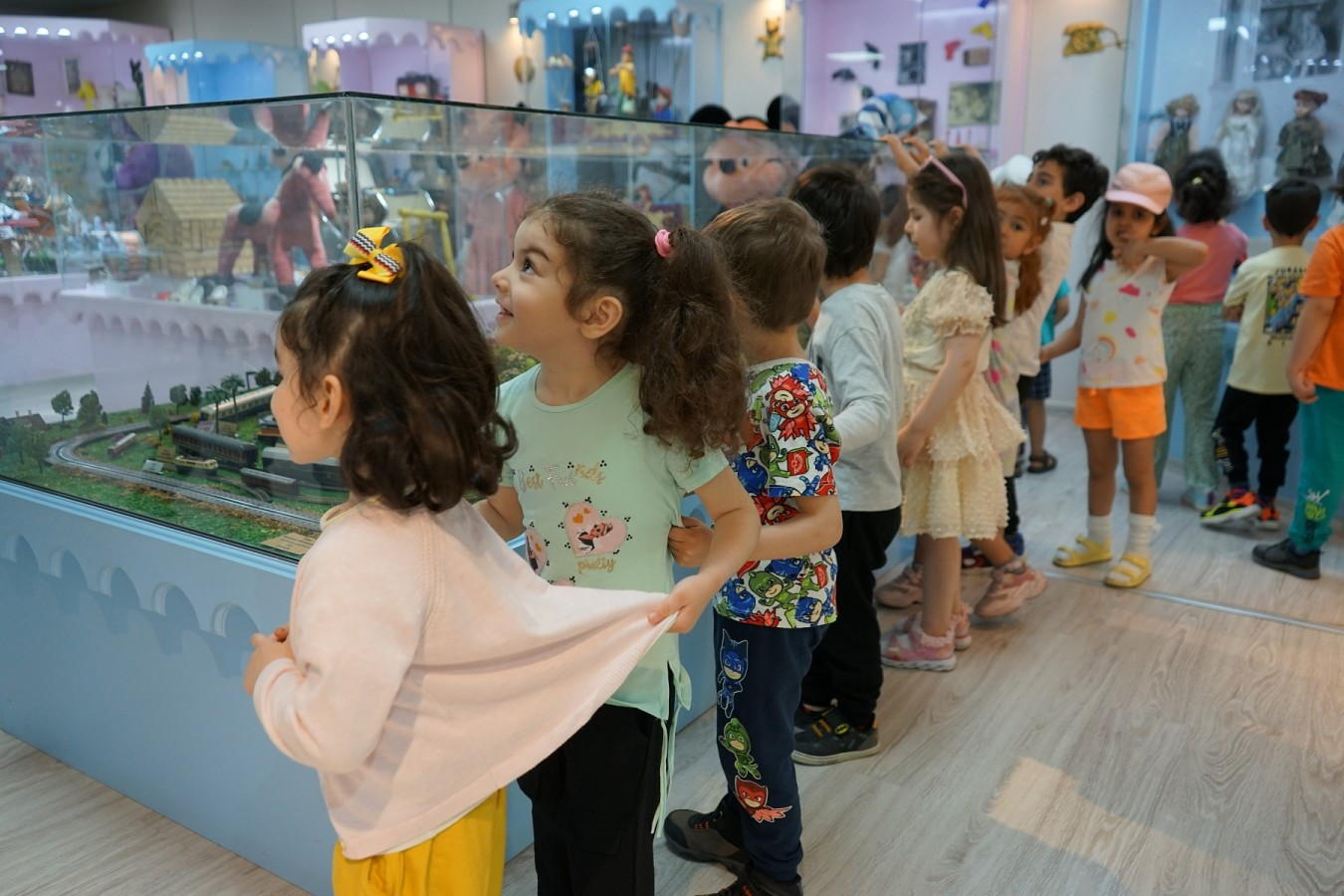 Karaköprülü minikler oyuncak müzesini gezdi