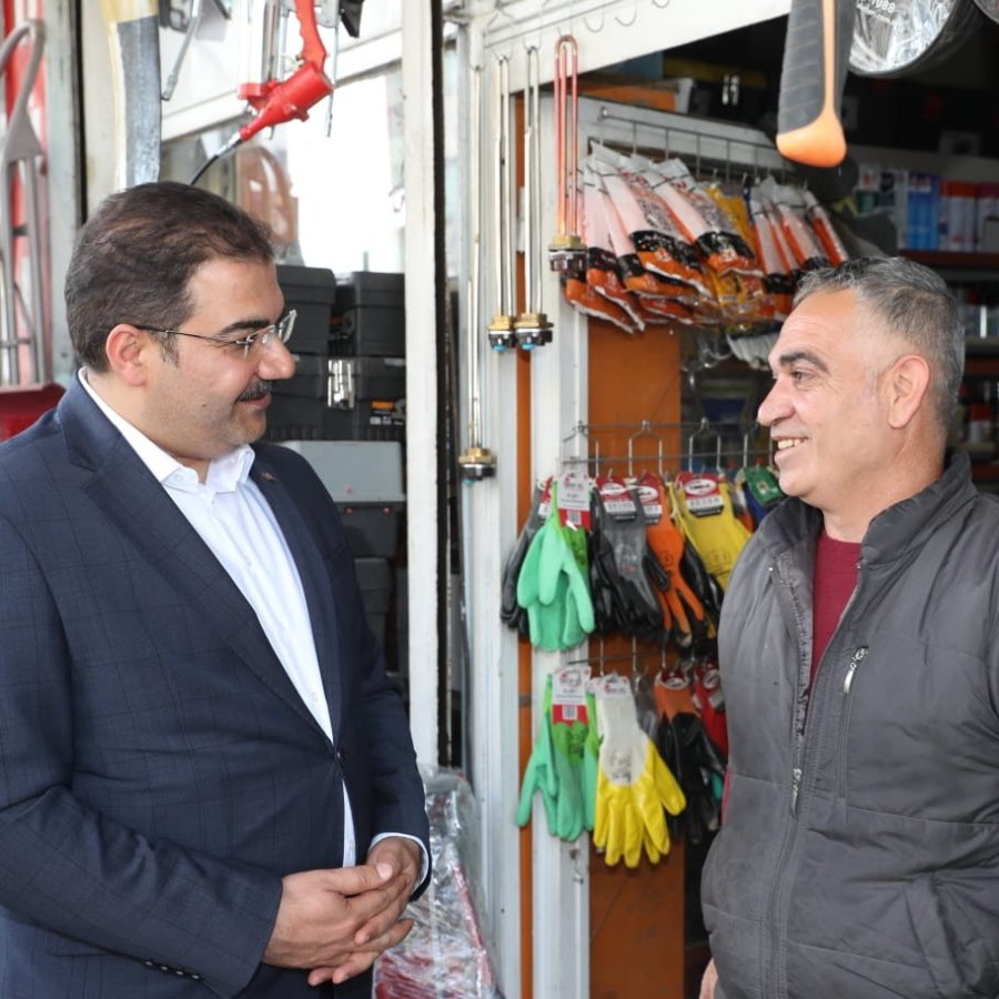 Başkan Canpolat, esnaf ve vatandaşlarla iç içe