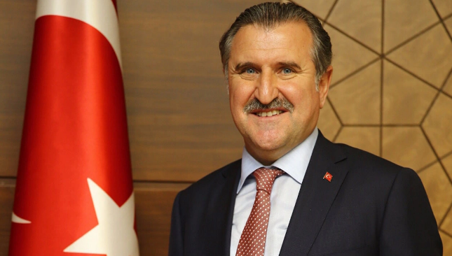Eski bakan tekrardan aynı göreve getirildi