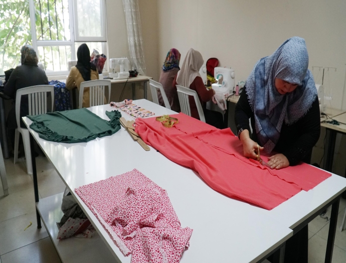 Haliliyeli anneler kursta, çocukları kreşte öğreniyor