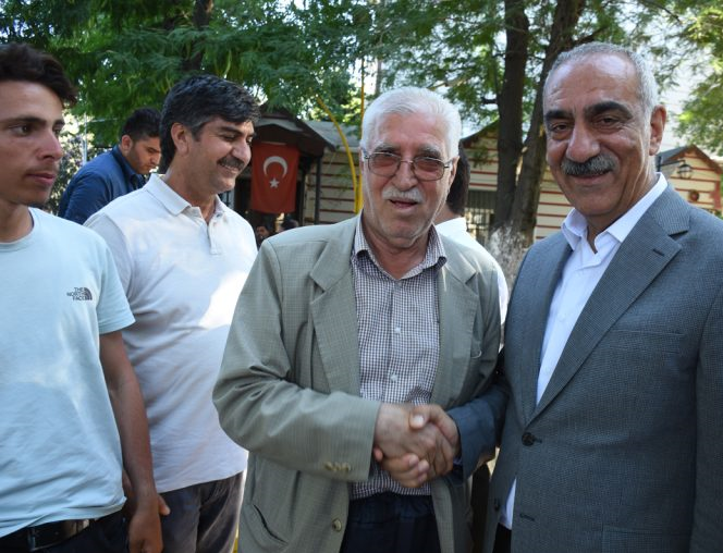 Başkan Bayık, vatandaşlarla bayramlaştı