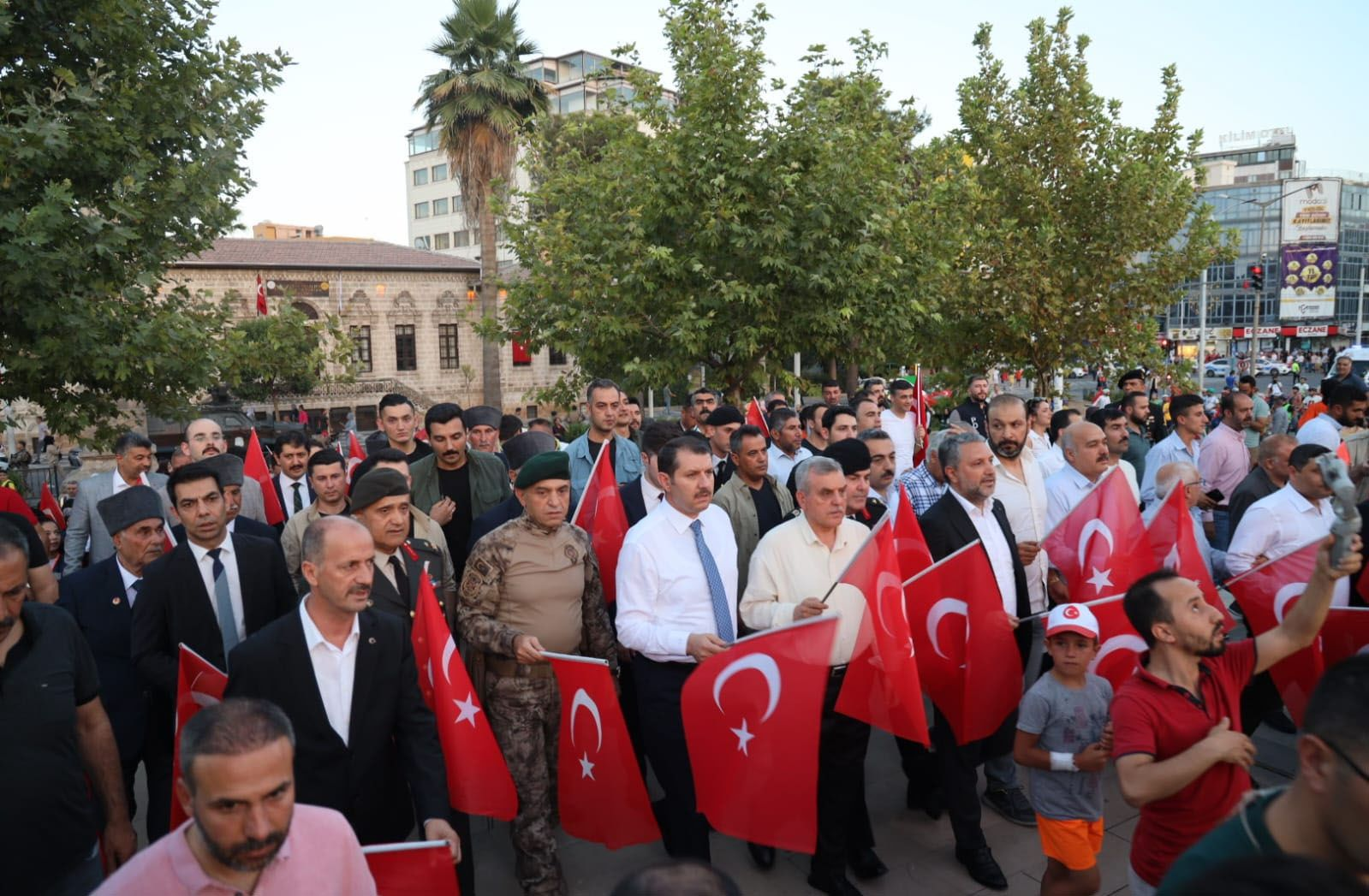 Başkan Beyazgül,"Halkımız Vatanına, Bayrağına ve Cumhurbaşkanına Sahip Çıkmıştır"