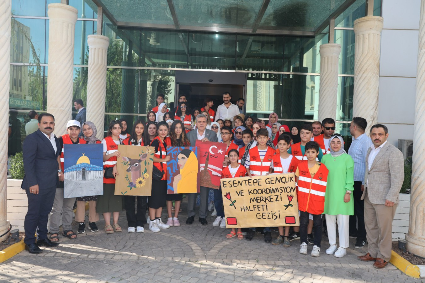 Başkan Beyazgül'den gençlere Halfeti sürprizi