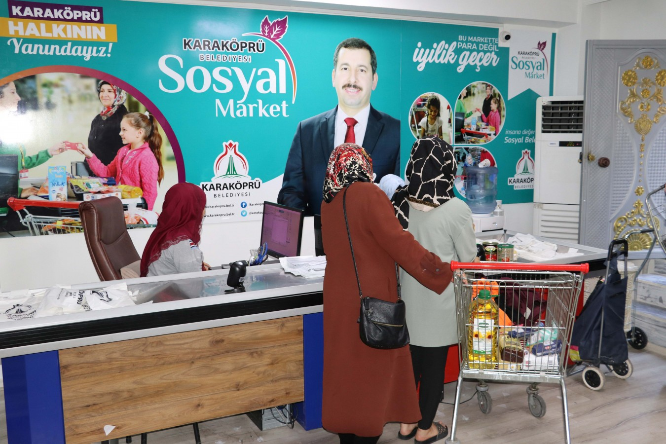 Karaköprü Belediyesi sosyal market uygulamasıyla gönüllere dokunuyor