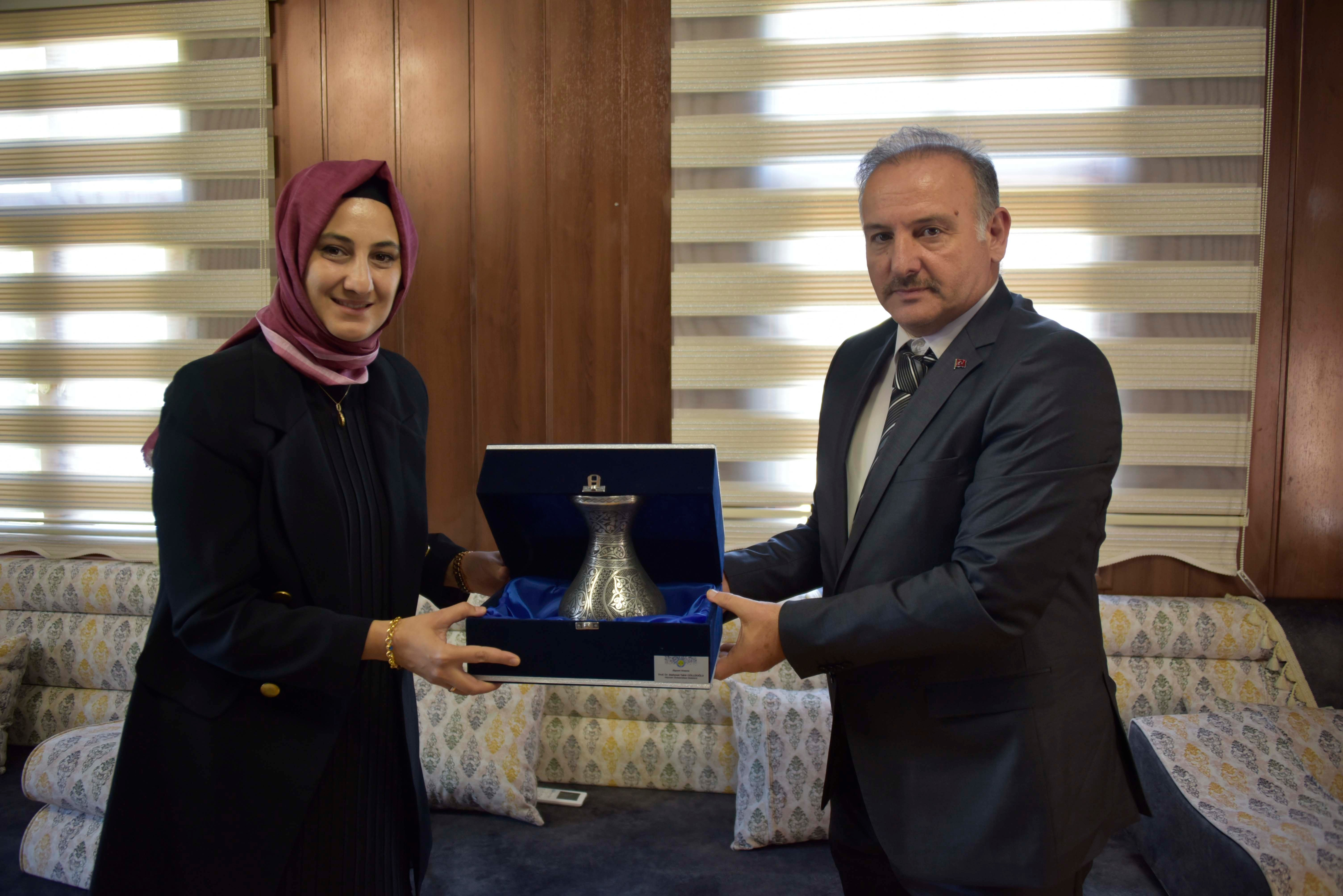 Rektör Güllüoğlu'dan Başkan Çakmak'a ziyaret