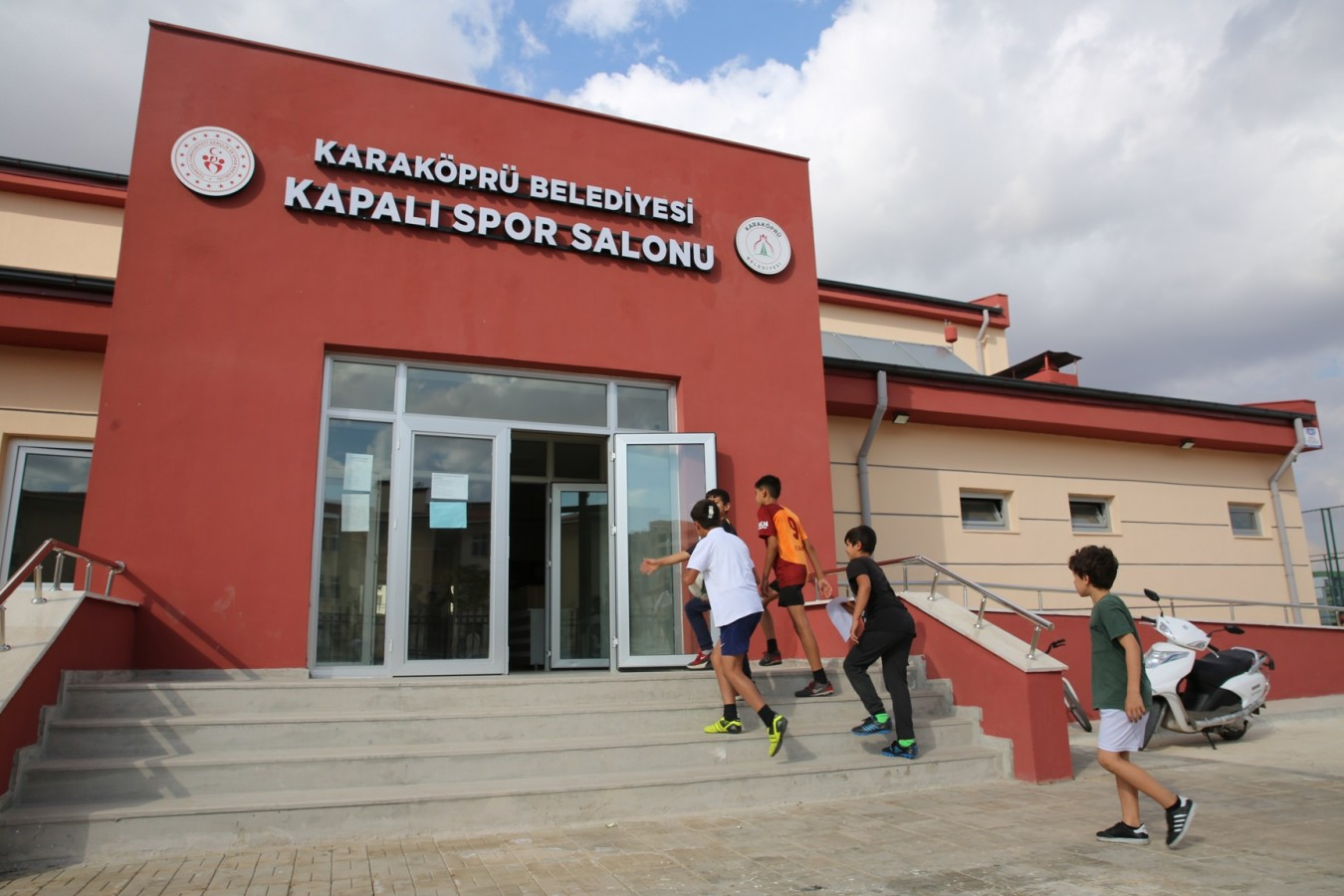 Karaköprü'de çocuklar adım adım hayallerini koşuyor