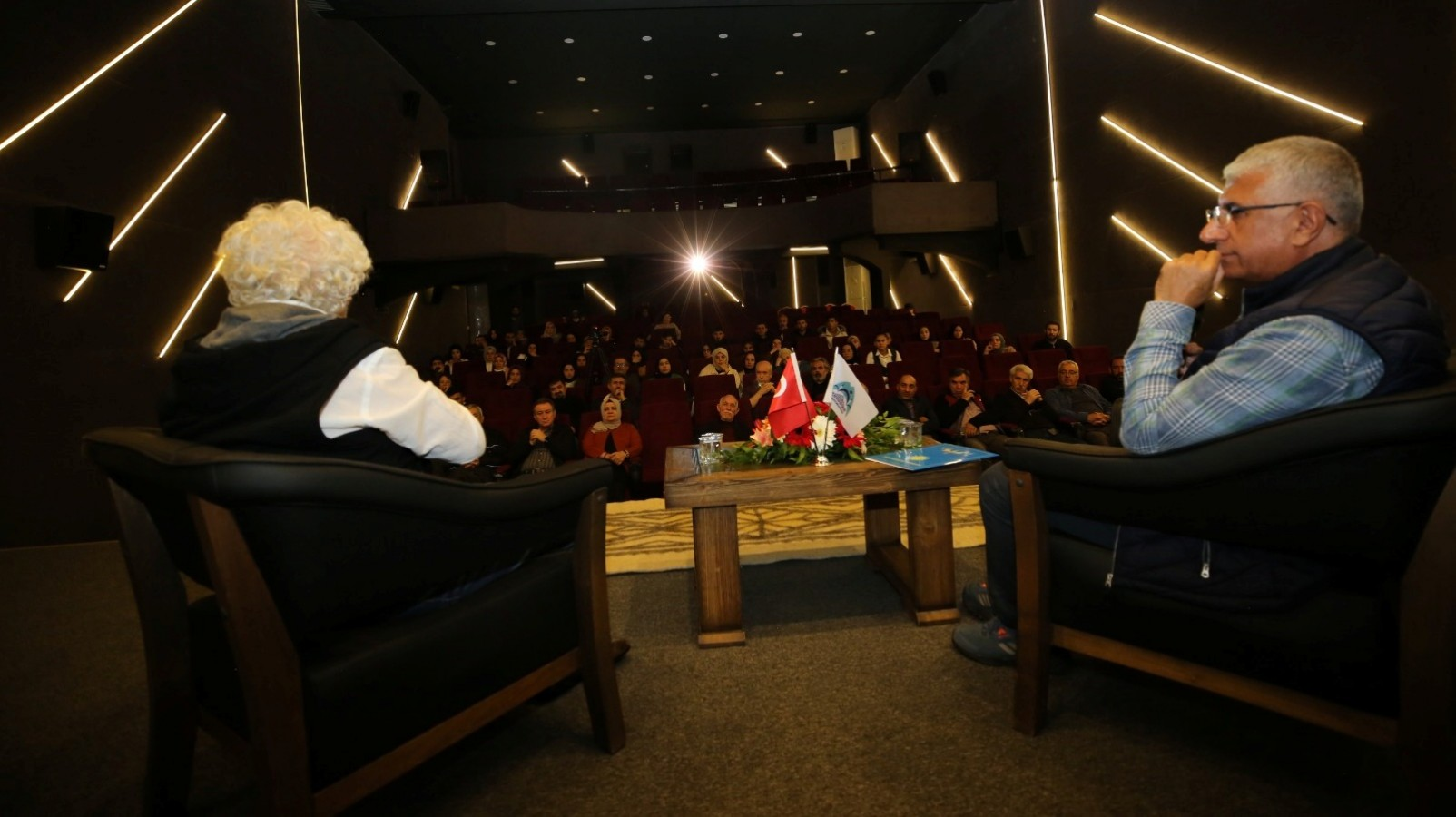 Keçenin teri belgesel gösterimi ve Karslıoğlu söyleşisi yapıldı