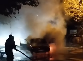 Siverek'te seyir halindeki araç yandı!
