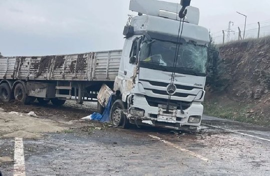 Hilvan yolunda kaza! Maddi hasar oluştu