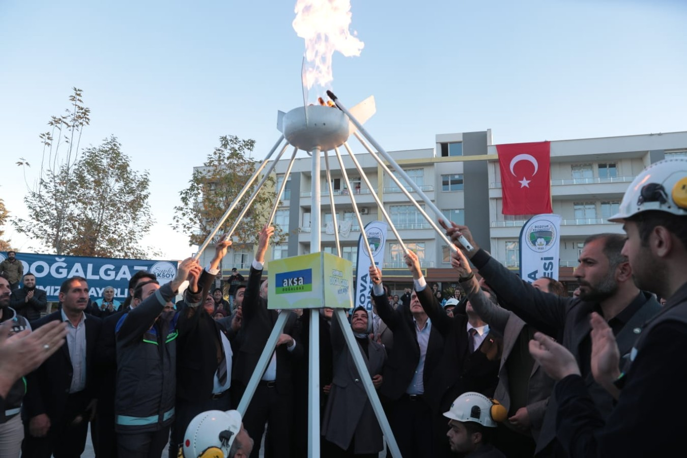 Başkan Beyazgül Bozova’da doğalgaz meşale yakma programına katıldı