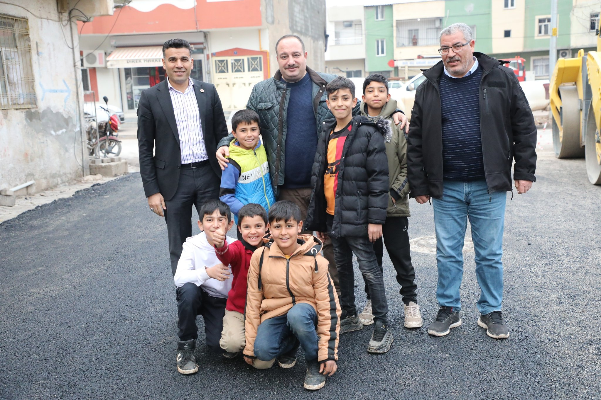 Viranşehir'de sıcak asfalt çalışması devam ediyor