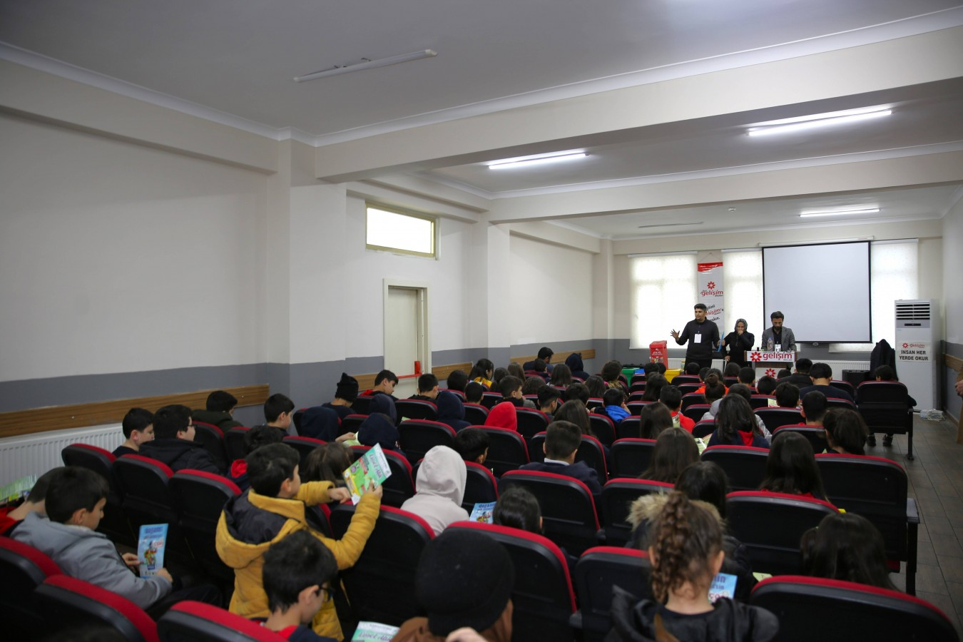 Karaköprü'de genç nesil temiz gelecek için eğitiliyor