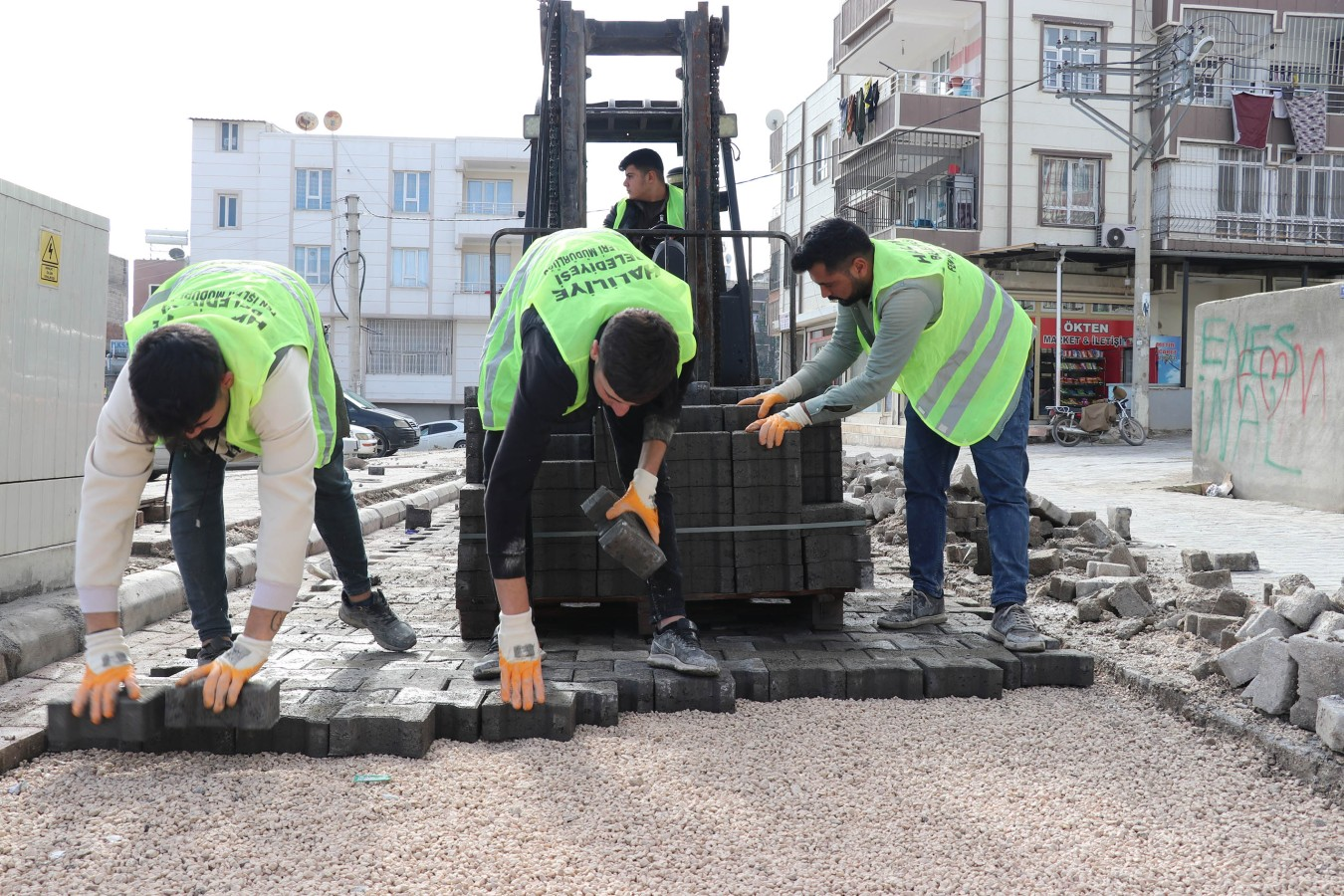 Haliliye'de üstyapı çalışmaları hummalı şekilde sürdürülüyor