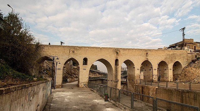 Urfa'da tarihi köprü ziyaretçilerini bekliyor